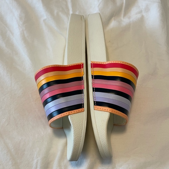 Aerie Slides - Picture 4 of 5